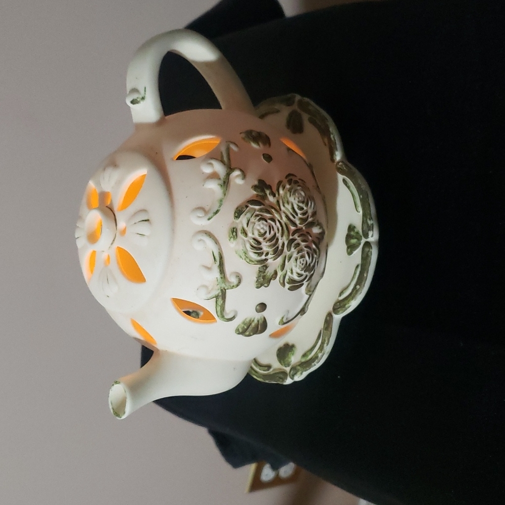 *Party Lite Tea light CERAMIC tea Pot and Saucer